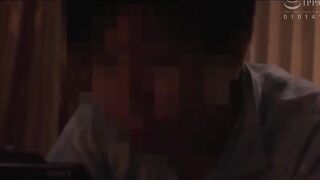 ごろつきの台所から人妻が出る