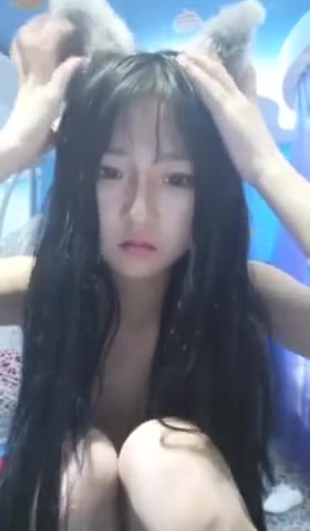 长相甜美的萝莉主播猫耳头饰直播