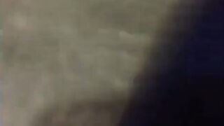 黑丝m女喜欢用酸奶磨桌腿