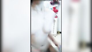 刚结婚的可爱美女主播背着老公玩黄播还给狼粉拿婚纱照看跳骚舞