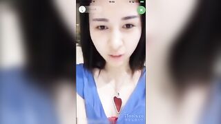 大胆女主播在机场候机大厅等飞机被狼友忽悠玩露出