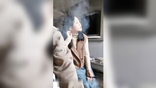 【大一学生妹呀】下午没课，跟小男友酒店开钟点房，粉嫩鲍鱼小尤物超喜欢啪啪，带你回到学生时代