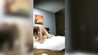 价格亲民小老板边境网嫖高颜值休闲装漂亮外围美女大哥太生猛了抱起来狠狠干貌似无套累了一身汗