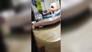 半夜被吵醒偷窥隔壁同居情侣爱爱