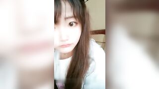 圆脸脸新人长相甜美清纯双马尾萌妹自慰，跳蛋塞入再用大黑牛震动高潮出白浆