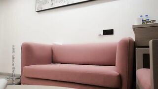 小贤探花约了个长相甜美性感大奶牛仔裤妹子，揉奶摸逼口交上位骑乘后入大力猛操