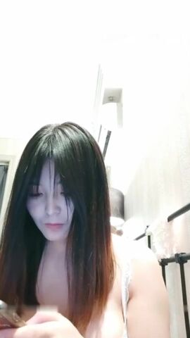 性感大奶妹子穿着白色网袜和男友操逼 还直播给网友们看 真是刺激 高清精彩推荐