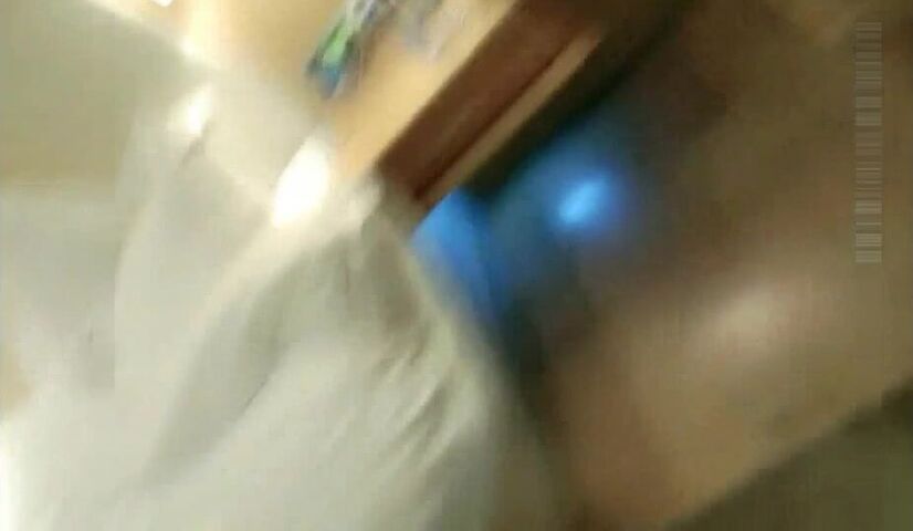 网约大学生小嫩妹身材娇小肤白貌美嫖客一点不怜香惜玉狠狠干小妹妹有点受不了了连肏2炮射完还要看看避孕套怕漏了