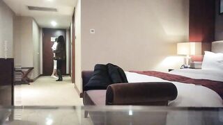 老板酒店4位数外围群摇了一位贵州人气质长发大学生靓妹平时做兼职外表温柔体贴看不出床上这么放荡操的嗷嗷叫