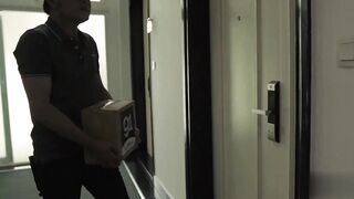 【新年贺岁档】91痴汉系快递员强奸篇寂寞少妇网购情趣用品收货时被快递员强干1080P高清版