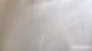 十八岁清纯美女大学生第一次援交鲍鱼还粉嫩粉嫩的