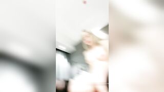 小姐姐十九岁金发白皙美乳妹子双人啪啪，性感黑丝上位骑坐特写抽插粉穴站立后入