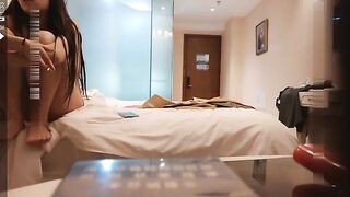 性格开朗活泼美术学院大学生美眉酒店援交想不到BB还挺粉嫩的自己把阴唇掰开很骚