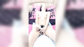 极品小萝莉火爆全网〖00年的小水娃〗假屌速插多毛浪穴玩到淫液狂喷求操 炮友后入怼操内射