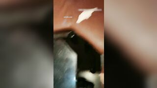 现在的年轻人玩的真疯狂！男友在KTV包房把清纯嫩妹女友给上了 直接无套抽插小嫩逼内射哟 女友主动骑乘操翻天