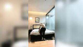 神似董洁，极品美乳00后，跟男友酒店开房啪啪，鸳鸯浴69调情，白嫩胴体看着就让人流口水