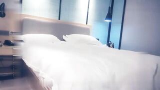 赵总丶寻花深夜场花臂纹身大奶妹，坐在身上摸屁股舌吻，镜头前口交喜欢69深喉，抬腿插入大屁股骑坐