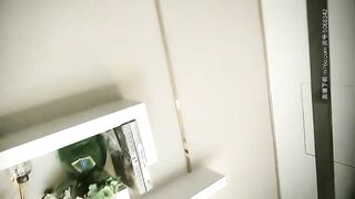 七天高端外围深夜场约了个牛仔外套性感妹子，穿上肉丝高跟鞋掰开粉穴上位抽插猛操