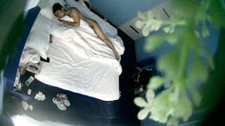 360摄像头偷拍情趣酒店绿叶房大学生情侣晚上溜出宿舍开房寻欢