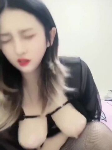 【首发❤️推荐】火爆推特博主『榨汁夏』大尺度性爱私拍流出 95后极品E奶美女淫妻夏 已戴避孕环可内射 高清720P版