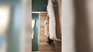 嫖客与小姐的战争，【仔仔探花】，酒店约漂亮苗条小姐姐，俩人一会儿啪啪一会儿吵架，唇枪舌战好精彩，超清1080P修复版