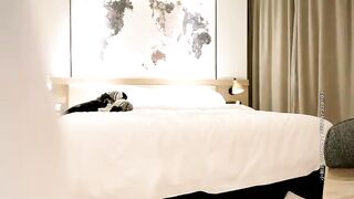 小宝寻花大神回归高素质外围妹子，大长腿包臀裙跪着口交，让妹子自慰侧入后入被操的呻吟受不了