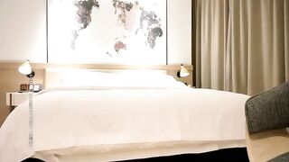 小宝寻花大神回归高素质外围妹，短裙美腿可以舌吻调情，蹲着吹硬骑上来整根插入操的呻吟连连