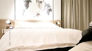 小宝寻花大神回归高素质外围妹，短裙美腿可以舌吻调情，蹲着吹硬骑上来整根插入操的呻吟连连