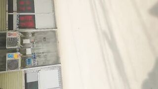 小老弟探鸡窝赌博输了一万多的飞哥把账户的钱全输光了拿着300多现金找小姐说要通过直播回本