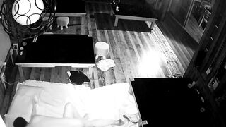 黑客破解网络摄像头监控偷拍饭店晚上打烊以后老板和媳妇在餐台旁边床铺上做爱