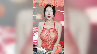 极品豪乳网红女神【谭晓彤】大尺度付费打赏户外遛狗唯美露出私拍流出 翘挺爆乳 这对大灯够玩一宿的了  高清720P版