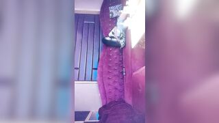 【歌厅探花陈先生】，商K达人，设备清晰度升级，苗条漂亮小姐姐合唱几曲，脱光沙发干，淫水不少擦好久