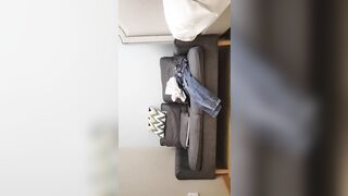 【老表探花】，第二场，清纯校园风外围小姐姐，人气太高挽留下来，沙发跳蛋玩穴啪啪，肤白貌美可人小娇娘