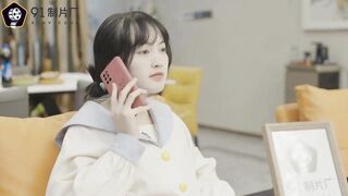 【超推荐❤️会尊享】果冻传媒AV剧情新作-母亲の的新男友4 女儿发小来家玩 遇抓住收债成就疯狂6P 高清720P原版首发