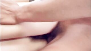 很害羞很淑女的超美女神，做爱被一群人围观好羞羞，身体很敏感 被猛男操得眼神迷离甚至不敢睁眼，动作太猛 女神高潮累瘫起不来