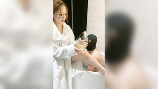 超美一诺大小姐，独家超清浴缸榨精舔腋下，喝贱狗喝圣水踩JJ~