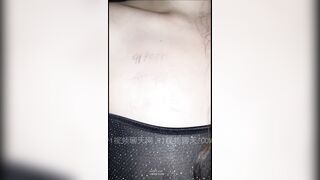 高颜值人妻就在家门外初次被老公以外的人内射