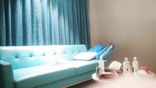 【麻花免费视频】91沈先森带你找外围卡哇伊萌妹，肉肉身材穿上女仆装，开档黑丝抹上润滑油，招牌动作抬腿侧入猛操