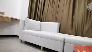 阿西吧老表探花气质大奶极品妹子，高清拍摄镜头前口交，翘起屁股后入撞击晃动奶子，上位骑乘扭动屁股