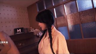 麻豆传媒最新出品90年代经典情色文学改编MD0165少年阿宾篇章三初识钰慧-沈娜娜