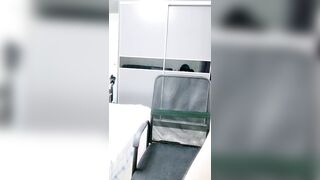 【麻花免费视频】97年童颜卡哇伊红唇新人萌妹露逼诱惑，拨开内裤掰开嫩穴特写，非常粉嫩脱下内裤揉搓奶子，呻吟娇喘好听很是诱人