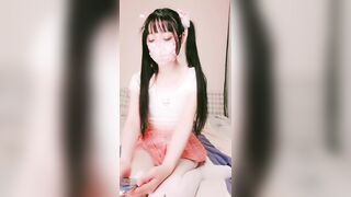 【麻花免费视频】双马尾卡哇伊萝莉萌妹,短裙小兔子白丝，无毛白虎粉穴，镜头对准屁股后入狂操，完美视角上下套弄出白浆呻吟酥麻