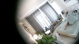 【麻花免费视频】大学城附近主题酒店摄像头偷拍学生情侣开房做爱啪啪啪