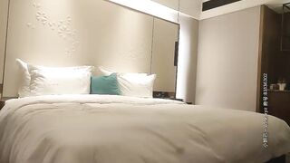 【麻花免费视频】屌哥灬辛选探花绿衣少妇，让穿上吊带情趣装，舔奶摸逼掰穴抽插猛操上位骑坐