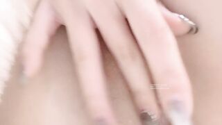 【麻花免费视频】推特极品名器美少女▌樱狸子 ▌定制款兽尾白裙鲜嫩粉穴水嫩多汁 白色的粘稠液体不断溢出