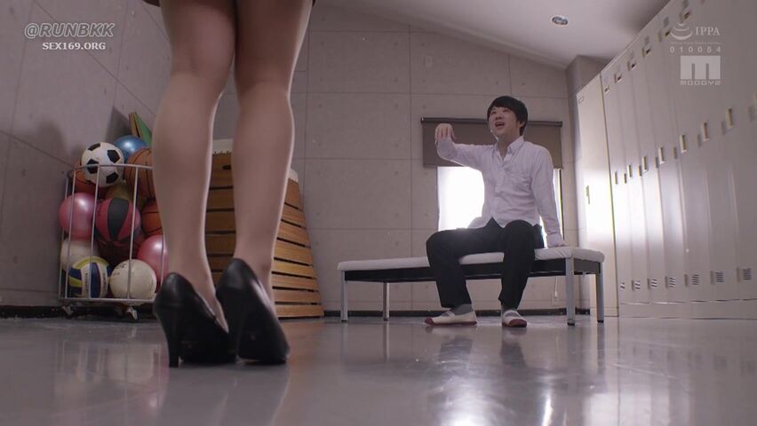 【麻花免费视频】を付けられトイレで犯●れる彼女