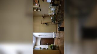 【麻花免费视频】今天19岁小萝莉，【鸭哥只约嫩妹】，苗条乖巧，柳腰蜜桃臀，换上黑丝真诱人，沙发舔穴水汪汪，超警觉发现了镜头