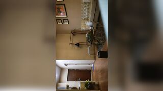 【麻花免费视频】今天19岁小萝莉，【鸭哥只约嫩妹】，苗条乖巧，柳腰蜜桃臀，换上黑丝真诱人，沙发舔穴水汪汪，超警觉发现了镜头