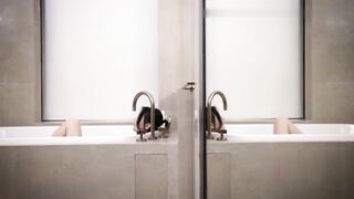 【麻花免费视频】國産AV劇情-高顔值美女顧美玲主演《美少婦勾引管家》