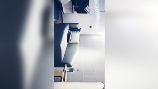 【麻花免费视频】小宝寻花大神高端大圈外围妹子，牛仔短裤骑在身上舌吻调情，深喉舔屌扣穴骑乘抽插，操的妹子好爽呻吟连连